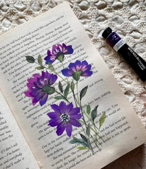 Book Painting Ideas On Canvas Easy, Painting In Books Pages, Acrylic Painting Books, Painting Book Covers Ideas, Painting In Book, Book Pages Painting, Book Cover Painting Ideas, Book Painting Ideas On Canvas, Painting On Books