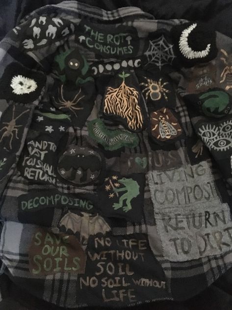 𓍊𓋼𓋼(୨୧˶ᵕᴗᵕ˶)𓋼𓋼𓍊 Crust Pants, Punk Fashion Diy, Patch Pants, Crust Punk, Patch Jacket, Punk Patches, Battle Jacket, Goblin Core, Diy Patches