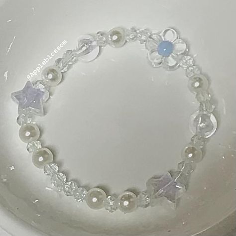 Gelang Manik Aesthetic, Gelang Beads, Fairy Bracelets, Manik Manik, Diy Beaded Rings, Beading Jewelery, Beaded Necklace Diy, Diy Bracelet Designs, Beads Bracelet Design