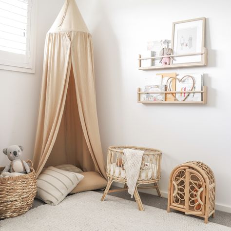 Create a magical reading corner for your little ones! We’re inspired by @homeandours' cozy nook setup, perfect for sparking imagination and fostering a love for reading. . . . . . . . #KidsReadingNook #CozyCorner #ReadingForKids #KidsDecor #StorytimeMagic #ChildrensBooks #ReadingCorner #KidsRoomIdeas #CozyNook #ImaginativePlay #KidsSpaces #HomeDecor #ReadingGoals #CreateAndRead KidsInspiration Cosy Story Corner Ideas Nursery, Toddler Girl Reading Corner, Reading Nook In Bedroom Kids, Toddler Play Corner, Girls Surf Room, Nursery Reading Corner, Toddler Reading Nooks, Girls Reading Nook, Nursery Reading