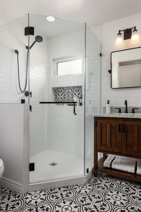 Tile Shower Niche, Bathroom Redesign, Shower Niche, Urban Farmhouse, Bathroom Remodel Shower, Bathroom Remodel Designs, Big Bathrooms, Upstairs Bathrooms, Renovation Design