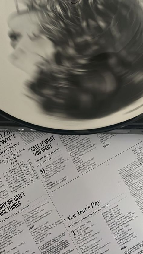 Reputation Vinyl, Vinyl Aesthetic, Taylor Swift Reputation, Swift Tour, Taylor Swift Posters, Plains Background, Dark Paradise, Iphone Wallpaper Photos, Black And White Background