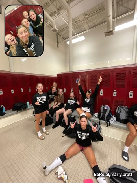 Volleyball Aesthetic Pfp, Highschool Volleyball Aesthetic, Volleyball Pics, Volleyball Aesthetic, Volleyball Team Pictures, Volleyball Motivation, Volleyball Life, Volleyball Memes, Volleyball Bag