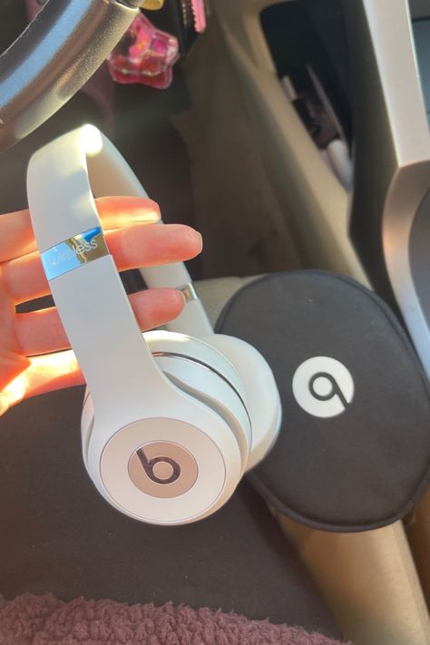 beats, beats by dr dre, beats solo3, bluetooth beats, headphones, white beats, music, beats storage bag White Beats Aesthetic, Beats By Dre Headphones, Beat Headphones Aesthetic, Beats Headphones Decoration, Beats Case, Vintage Wood Headboard, Beat Headphones, Beats Aesthetic, Beats Headphones Aesthetic