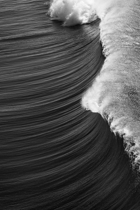 Simple Nature Photography | Surf by Kevin Jara  | Check out more great content at: http://www.emrld14.com No Wave, Photo Hacks, Surfing Waves, Foto Art, Ocean Wave, Jolie Photo, Black White Photos, Bw Photo, White Photo