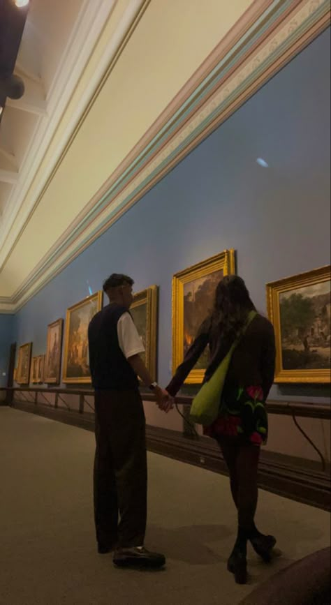 Art Date With Boyfriend, Couple Date Ideas Creative, Vintage Date Ideas, Black Couple Museum Date, Date Goals Pictures, Cute Date Aesthetic Pictures, Perfect Date Ideas Pictures, Date Spots Aesthetic, Wow Date Ideas