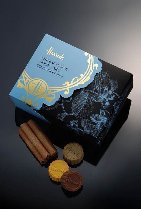 Moon Cake Packaging, Chocolate Box Packaging, Sweet Box Design, Beautiful Packaging Design, Chocolate Packaging Design, Tea Packaging Design, Luxury Packaging Design, Bakery Packaging, Cake Packaging