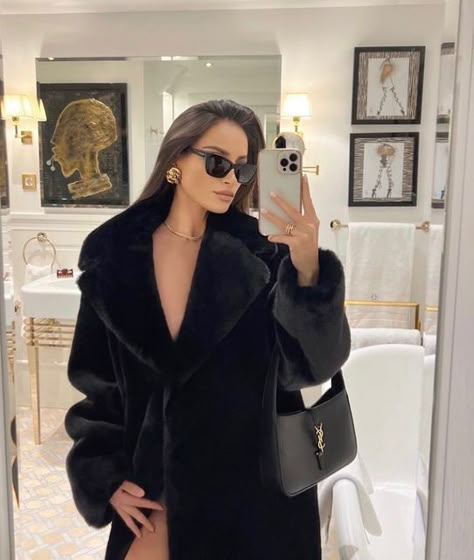 Black Fur Coat, All Black Fashion, Photo Grid, Blair Waldorf, Looks Chic, Fur Fashion, Insta Photo, Looks Style, Winter Fashion Outfits