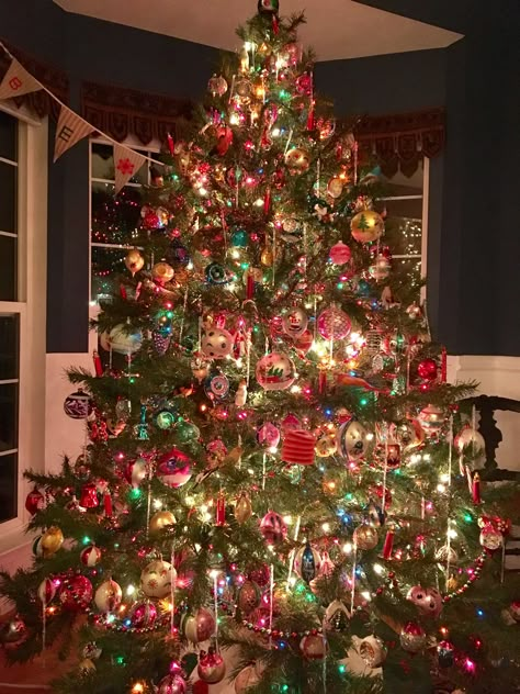 Multicoloured Christmas Tree Lights, Multicolor Light Christmas Tree Ideas, Rainbow Light Christmas Tree, Color Light Christmas Tree, Christmas Tree Rainbow Lights, Christmas Tree With Multi Colored Lights, Christmas Tree With Colored Lights Ideas, Trees With Colored Lights, Christmas Trees With Colored Lights