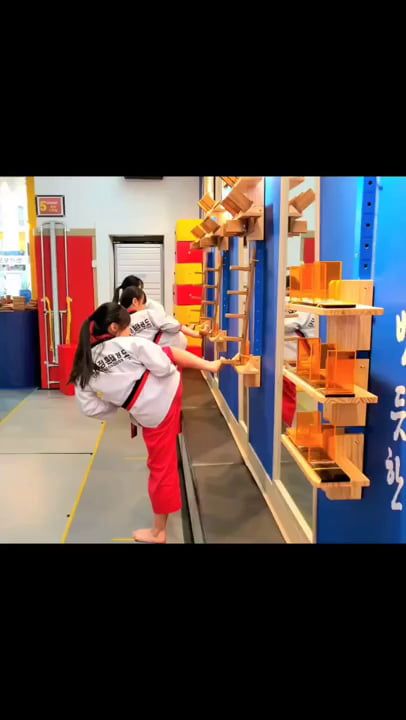 Taekwondo Korea, Taekwondo Techniques, Stretching Flexibility, Taekwondo Training, Flexibility And Mobility, The Artist Movie, Training Routine, Tae Kwon Do, Hapkido