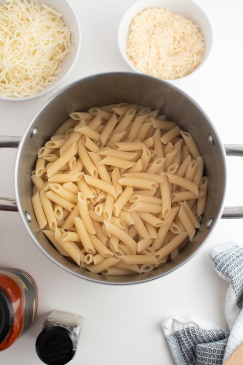 Simple and Delicious Creamy Pasta Bake - The Ashcroft Family Table Vegetarian Alfredo, Creamy Pasta Bake, Meals For Families, Spaghetti Pasta, Family Table, Cheese Pasta, Creamy Pasta, Easy Weeknight, Pasta Bake