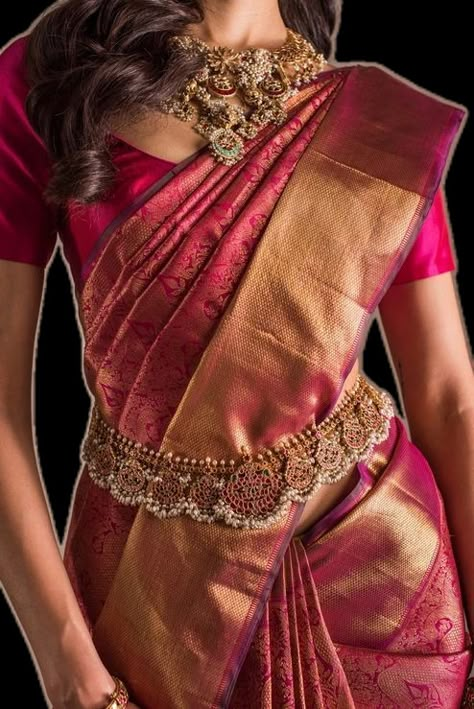 South Indian Wedding Saree, South Indian Bride Saree, Bridal Sarees South Indian, Indian Bridal Sarees, Indian Bride Outfits, Traditional Indian Dress, Indian Look, Indian Fashion Saree, Chique Outfits