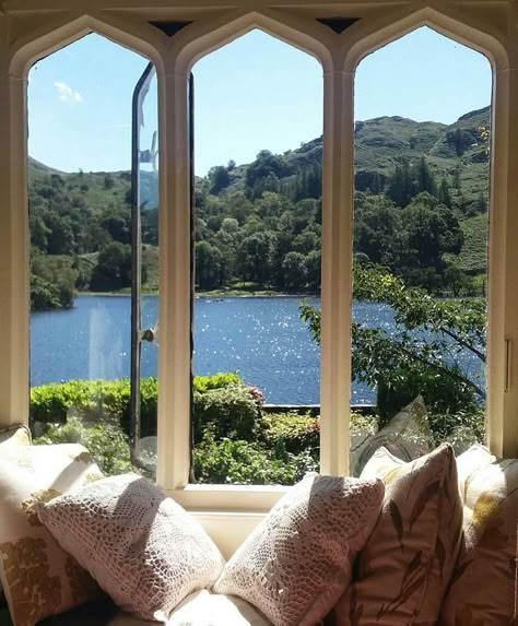 House By The Lake Aesthetic, English Summer Aesthetic, Summer House Aesthetic, Couples Food, Lake House Aesthetic, Sunset Food, Aesthetic Window, College Makeup, Window Aesthetic