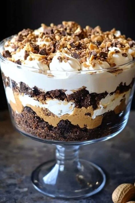 Peanut Butter Brownie Trifle, Cup Brownie, Heaven In A Bowl, Peanut Butter Cup Brownies, Peanut Butter Brownie, Brownie Trifle, Brownie Cups, Trifle Dish, Trifle Bowl