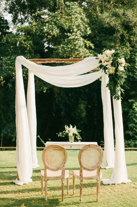 Winter Wedding Arch, Chuppah Ideas, Wedding Arches Outdoors, Wedding Chuppah, Ceremony Arches, Jungle Wedding, Wedding Arbors, Reception Entrance, Wedding Ceremony Signs