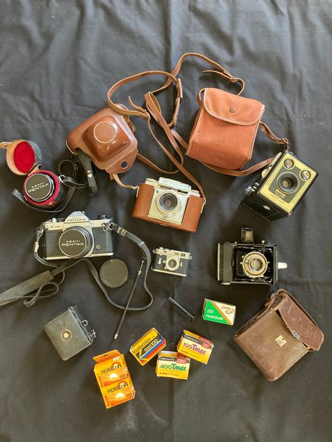 Here you have a collection of old analogue/film cameras: - Asahi Pentax K1000 with 2 lenses. This camera is great and works well, as I used it for some years and never had any issue. It goes with the trigger.  - Agfa Ambi Silette, with a 50mm lens. This was known as the "Leica of the poor", because it's very good, and less expensive. The camera always worked well, it was my very first camera, and it has the original leather case.  Both had only one owner-photographer: me.  - a Minox Minoctar, wi Old Film Camera, Vintage Camera Collection, Miniature Camera, Film Camera Photography, Pentax K1000, Camera Collection, Cute Camera, Camera Vintage, Retro Gadgets