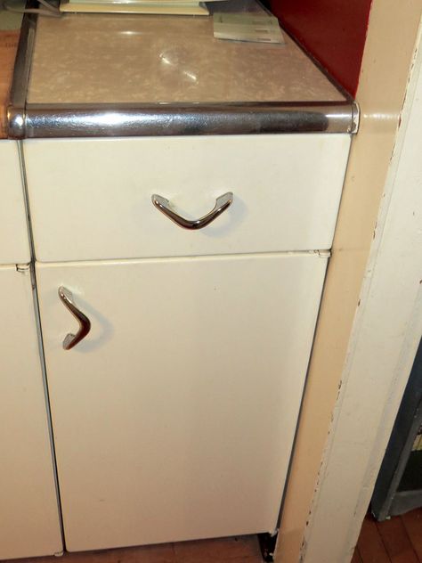 Metal Kitchen Cabinets Makeover, Metal Cabinet Makeover, Vintage Metal Kitchen Cabinets, Refurbished Kitchen Cabinets, Painting Metal Cabinets, Youngstown Kitchen, Cabinet Restoration, Vintage Metal Cabinet, Metal Kitchen Cabinets