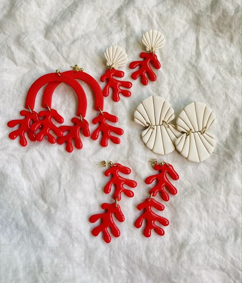 Polymer Clay Accessories Ideas, Colorful Clay Earrings, Aesthetic Clay Earrings, Clay Fish Earrings, Fish Clay Earrings, Coral Clay Earrings, Shell Polymer Clay Earrings, Diy Polymer Clay Earrings, Handmade Red Polymer Clay Earrings