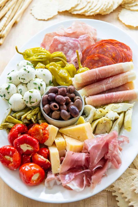 Antipasto Platter - How to Arrange One for Parties and Holidays! #antipasto #antipastoplatter #charcuterie #partyfood #holiday Antipasto Platter Italian, Antipasto Tray, Antipasto Recipes, Antipasti Platter, Italian Antipasto, Antipasto Salad, Mozzarella Recipes, Antipasto Platter, Charcuterie Inspiration