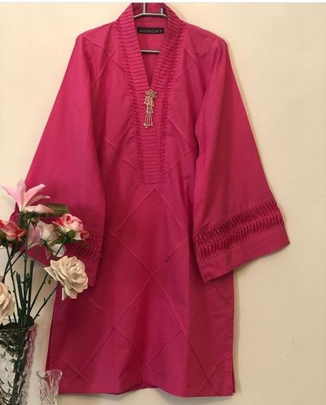 #neclinedesign #solidcolordress #plaindress #summerdresses2022 Kurta Design Pakistani, Plain Dress Designs Pakistani, Style Outfits Summer, Dress Designing Ideas, Plain Dresses, Summer Vibes Aesthetic, Simple Dress Casual, Dress Designing, Lace Dress Design