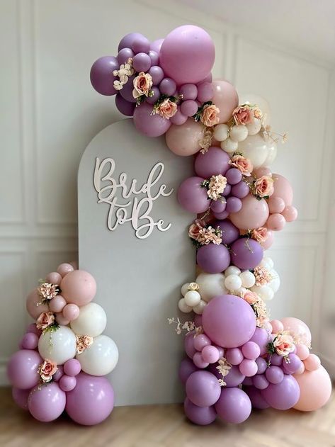 Balloon Gender Reveal, Balloon Decoration Ideas, Lilac Balloons, Bride To Be Decorations, Garland Balloon, Bachelorette Balloons, Baby Shower Balloon Arch, Party Balloons Diy, Arch Balloon