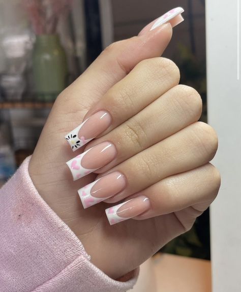 March Nails Ideas, Paznokcie Hello Kitty, Cow Print Design, Disney Acrylic Nails, Manicured Nails, March Nails, Black And White Cow, Nails Trend, Hello Nails