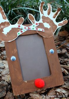 Christmas craft, reindeer picture frame Handprint Reindeer, Craft Frame, Reindeer Handprint, Reindeer Craft, Christmas School, Daycare Crafts, Preschool Christmas, Christmas Crafts For Kids, Winter Crafts