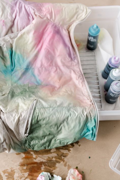 How to do a watercolor tie dye effect - Watercolor tie dye winter jacket! How to tie dye a winter jacket! Watercolor Tie Dye, How To Tie Dye, Color Painting, Tips And Tricks, Tie Dye, Winter Jackets, Mural, Dye, Holiday Decor