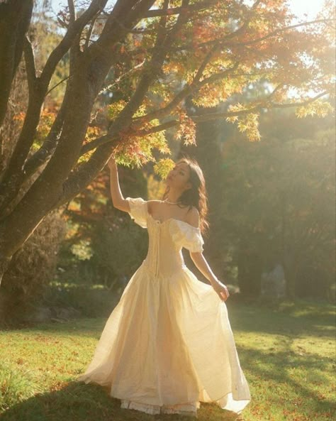 Woodland Princess Aesthetic, Wild Princess Aesthetic, Fall Dress Photoshoot, Fairy Core Photoshoot, Debut Pictorial Ideas, Cottagecore Princess Aesthetic, Cottagecore Aesthetic Photoshoot, Dreamy Photoshoot Aesthetic, Cottage Core Photoshoot