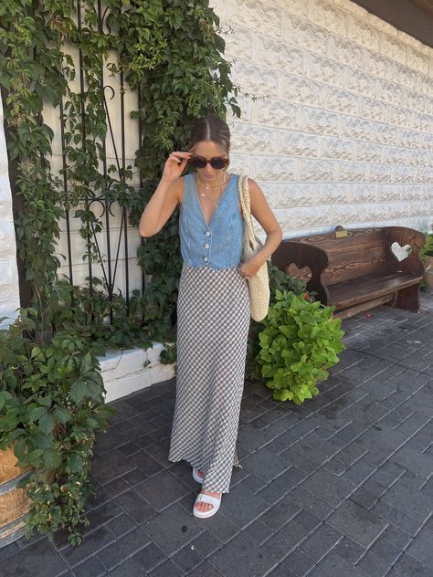 Italy Aesthetic Outfit Spring, Cool Mom Outfits Summer, Summer Vest Outfits, Summer Layers Outfit, Vest Top Outfits, Toronto Trip, Denim Vest Outfit, Vest Outfits For Women, Womens Denim Vest