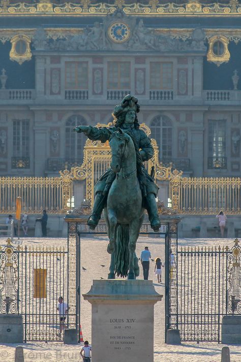 Culture Of France, Destined For Greatness, European Palace, Dublin Ireland Travel, Chateau Versailles, Chateau Medieval, Montmartre Paris, Napoleon Bonaparte, Palace Of Versailles