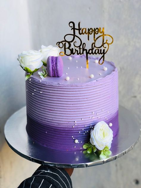 Purple Color Cake Design, Purple Macaron Cake, Purple Anniversary Cake, Cute Purple Birthday Cakes, 40th Birthday Cake For Women Purple, Purple Bday Cakes For Women, Purple 40th Birthday Cake, Cakes For Mums Birthday, Purple 40th Birthday Decorations