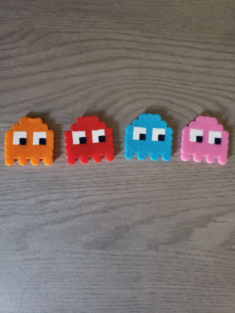 A little perler bead Pac Man and Ghosts set! Can be made into Magnets Fuse Bead Ideas Cute, Melty Bead Animals, Perler Bead Patterns Coraline, Perler Bead Patterns 15x15, Perler Small Designs, Perler Bead Book Mark Patterns, Peer Bead Ideas, Cute Tiny Perler Bead Patterns, Melt Bead Ideas