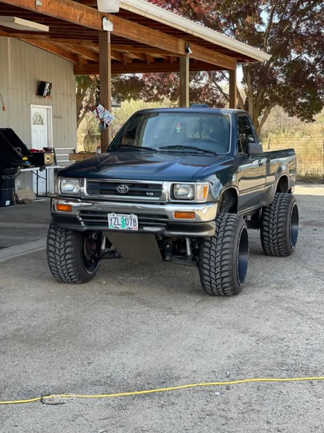 1985 Toyota Sr5 Pickup, 80s Toyota Pickup, 90s Toyota Truck, 1992 Toyota Pickup 4x4, 1994 Toyota Pickup 4x4, 1990 Toyota Pickup, Toyota Pick Up, Old Toyota 4runner, Pick Up Trucks 4x4