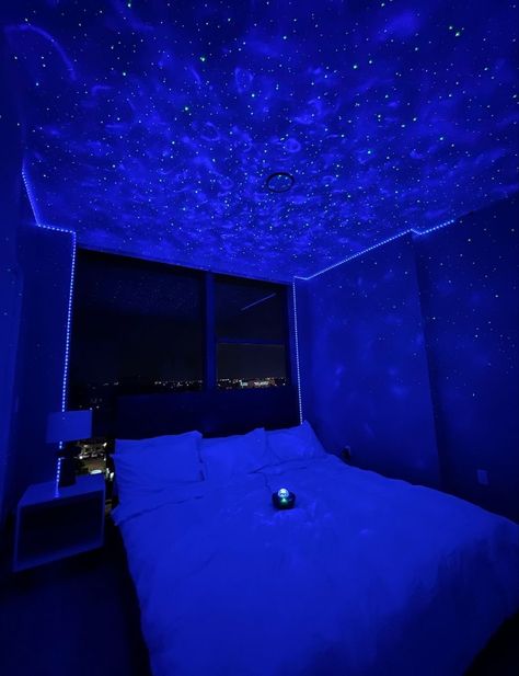 Black Lights Bedroom, Dark Blue Rooms, Teenage Boy Room, Neon Bedroom, Sky Lights, Water Pattern, Led Bleu, Galaxy Projector, Blue Lights