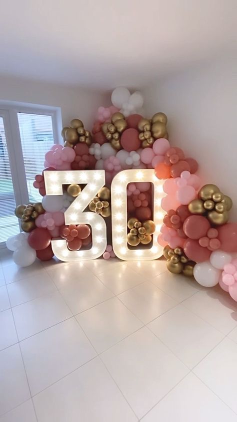 3oth Birthday Ideas, 30th Birthday Set Up, Girl 30th Birthday Ideas, 40th Birthday Themes For Women Party, 30s Birthday Party Ideas For Women, Girly 30th Birthday Ideas, 30th Birthday Ideas For Women Party, 30tj Birthday Party Ideas For Her, 30th Birthday Backdrop Ideas