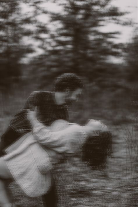 Motion Blur Couple Aesthetic, Emotive Couple Photography, Motion Blur Couple Photography, Shadow Engagement Photos, 35mm Couple Photography, Motion Blur Wedding Photos, Couples Movement Photography, Motion Blur Engagement Photos, Blurred Engagement Photos