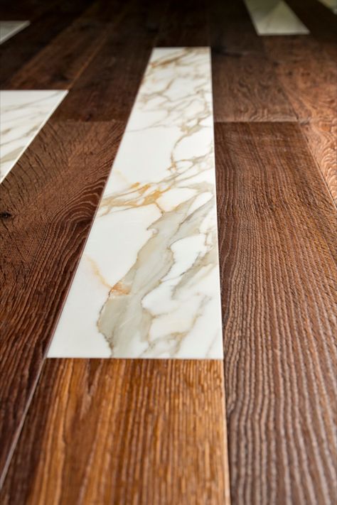 73/5000 Marble and wood cladding made in Italy for walls and floors.  #finiture #texture #marble #interiors Wooden Marble Flooring, Wood With Tile Flooring, Marble And Wood Decor, Wood Marble Floor, Wood And Marble Floor, Flooring Border Design, Entryway Tile Ideas, Floor Marble Design, Classy Homes