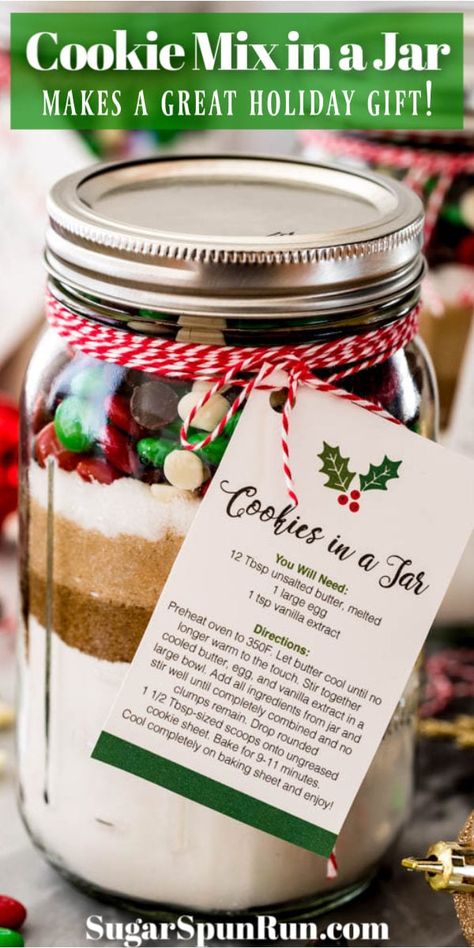 How to make an adorable homemade gift for friends and family! This cookie mix in a jar makes one batch of homemade cookies. Recipe includes a free printable to make cute gift tag instructions! Mason Jar Cookie Recipes, Mason Jar Gifts Recipes, Cookie Mix In A Jar, Mason Jar Cookies Mix, Christmas Jar Gifts, Cookies In A Jar, Cookies And Candy, Mix In A Jar, Mason Jar Christmas Gifts