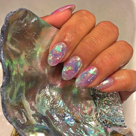 Opal Holographic Nails, Iridescent Nail Art Designs, Rainbow Iridescent Nails, Holographic Nails Short, Abalone Shell Nails, Abalone Nails, Opal Nail Designs, Holo Glitter Nails, Opalescent Nails