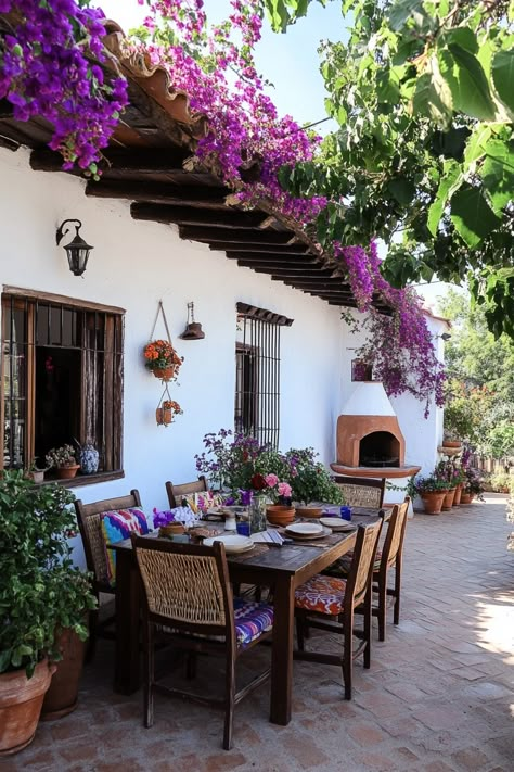 15 Tips for Creating a Mexican Farmhouse Home: Infusing Hacienda, Modern Mexican, and Bohemian Elements – Elegant Inspo Hacienda Style Outdoor Patio, Hacienda Backyard Mexican Style, Sante Fe Style Homes, Mexican Luxury Aesthetic, Mexican Style Plates, Mexican Style House Decor, Mexican Cafe Aesthetic, Guatemala Homes, Hacienda Office