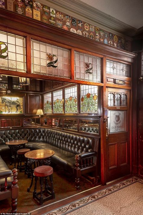 English Pub Interior, Irish Pub Design, Pub Interior Design, Pub Interior, Pub Design, Home Pub, British Pub, Old Pub, London Pubs