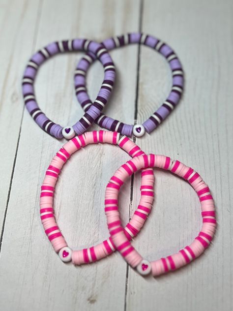 Pink Clay Bracelet Ideas, Purple Friendship Bracelet, Pink Clay Bead Bracelet, Purple Bracelets, Pink Bracelets, Make Clay Beads, Bracelet Business, Clay Bracelets, Clay Bead Necklace