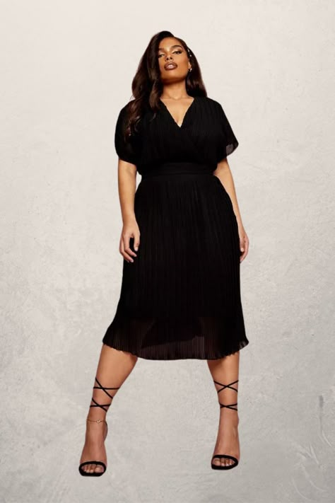 Dresses For Over Weight Women Plus Size, Best Dress For Curvy Shape, Dress Styles For Body Types Plus Size, Dress For Over Weight Women, Lbd Plus Size, Size 10 Dresses Women, Flattering Cocktail Dress, Black Dress For Apple Shape, Plus Size Dresses For Graduation