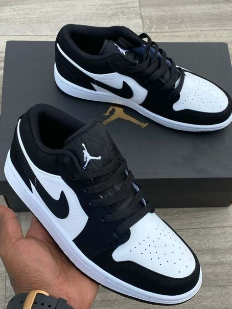 Shoes With Long Dress, Long Dress Shoes, Air Jordan Shoes For Men, Shoes Storage Ideas, Best Shoes For Women, Shoe Sandals, Nike Shoes Women Fashion, Gents Shoes, Pretty Sneakers