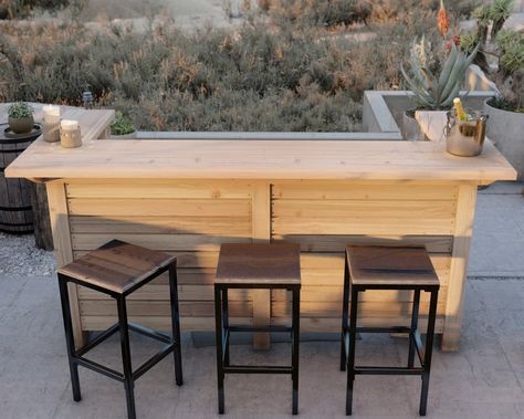 Diy Bar Table, Diy Outdoor Bar Plans, Outdoor Bar Plans, Bar Plans Diy, Bar En Plein Air, Outdoor Buffet, Deck Bar, Diy Outdoor Bar, Outdoor Island