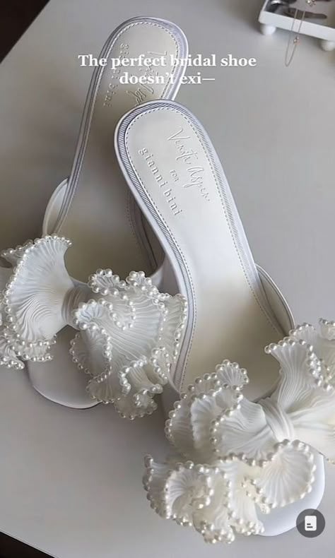 Heels Pearl, Dream Wedding Ideas Dresses, Fancy Shoes, Future Wedding Plans, Girly Shoes, Dream Wedding Ideas, Aesthetic Shoes, Swag Shoes, Wedding Mood