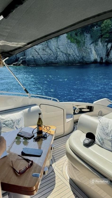 Yacht Greece, Lifestyle Manifestation, Yacht Aesthetic, Jet Privé, Portofino Italy, Dubai Aesthetic, Yacht Life, Boat Trip, Luxury Lifestyle Dreams