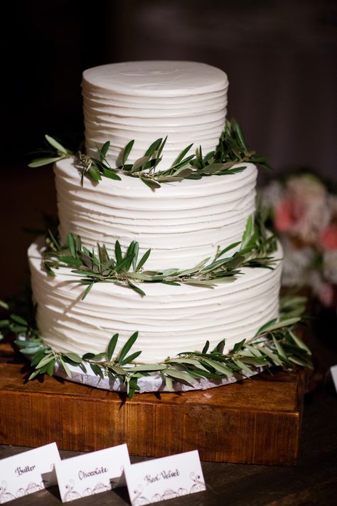 Simple Three Tier Wedding Cake with Greenery Rings Wedding Cake Greenery, Cake Simple, Small Wedding Cakes, Greenery Decor, Winter Wedding Cake, Floral Wedding Cakes, White Wedding Cakes, Simple Wedding Cake, Cool Wedding Cakes