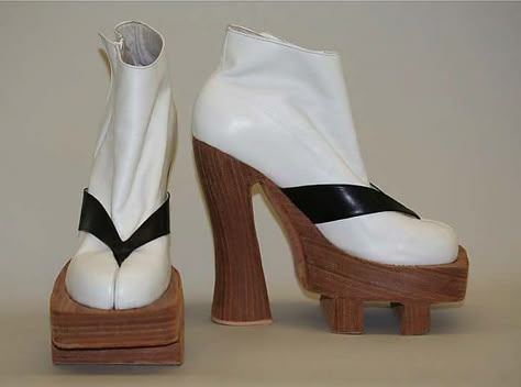 Japanese Heels Traditional, Japanese Shoes Traditional, Japanese Traditional Shoes, Geta Shoes, Japanese Shoes, Byron Lars, White Leather Boots, Tabi Socks, Platform Shoe